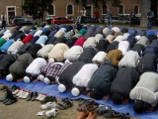 Ислам несовместим с ценностями Французской Республики, считает большинство жителей страны