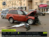 На Ленинском проспекте в Москве произошло крупное ДТП: Rаnge Rover вылетел на встречную полосу, где столкнулся с двумя автомобилями и троллейбусом