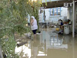 В Минсоцразвития Краснодарского края сообщили, что комиссия по ущербу от наводнения ошиблась при расчетах, и теперь надо вернуть "лишние" деньги". Некоторым надо вернуть сотни тысяч рублей, причем, как настаивают чиновники, в течение трех дней
