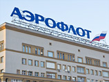"Аэрофлот" уволил стюардессу за фото с неприличным жестом на фоне пассажиров "Аэрофлот" уволил стюардессу за фото с неприличным жестом на фоне пассажиров