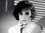 Джину Лоллобриджиду, называют "самой красивой женщиной в мире" после того, как в 1956 году она снялась в фильме с таким названием