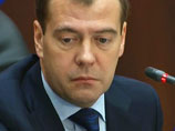 Эксперты и блоггеры в последнее время принялись с новыми силами строить догадки о политическом будущем Дмитрия Медведева и рассуждать о подковерной борьбе