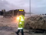 Видео: в Австралии выехавшая из морской пены "машина-призрак" чуть не задавила прохожих Видео: в Австралии выехавшая из морской пены "машина-призрак" чуть не задавила прохожих