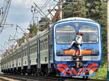 После дерзкого разукрашивания подмосковной электрички депутаты вводят наказания для граффитчиков и "зацеперов" После дерзкого разукрашивания подмосковной электрички депутаты вводят наказания для граффитчиков и "зацеперов"