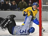 Сборная России потерпела первое поражение на чемпионате мира по хоккею с мячом, который проходит в эти дни в Швеции