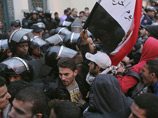 Кортеж египетского премьера закидали камнями на площади Тахрир