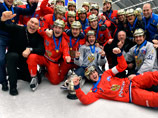 Сборная России по хоккею с мячом вернула себе звание сильнейшей на планете, одолев в финальном матче чемпионата мира в шведском Венерсборге команду хозяев со счетом 4:3