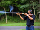 Белый дом опубликовал фото Обамы с ружьем с требованием не делать "фотожабы". Американцы не послушались