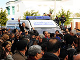 Манифестанты начали возводить баррикады в центре столицы Туниса