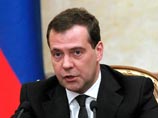Медведев отказался отменять в России летнее время, велев "не дергаться"