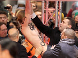 Акция FEMEN на открытии берлинского кинофестиваля Акция FEMEN на открытии берлинского кинофестиваля