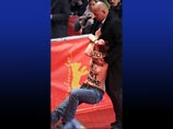 Кинофестиваль в Берлине начался с "полуголого" мини-скандала: на ковровую дорожку прорвались активистки FEMEN
