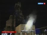 Работы по проветриванию аварийного участка шахты должны завершиться в ближайшие несколько часов, сообщил главный инженер шахты Сергей Моисеев на совещании, которое провел глава МЧС