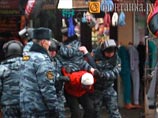 Мигрантов, задержанных на территории Апраксина двора в Петербурге в рамках операции по борьбе с экстремизмом, депортировали