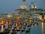 Венецианский карнавал завершился традиционной "Регатой молчания"
