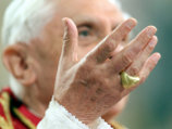 Бенедикт XVI впервые появился на публике после объявления об отставке