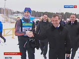 Медведев вспомнил молодость, рассказав студентам секрет соблазнения, и лишился часов