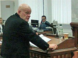 Он допрашивался больше десятка раз по этому делу с 1999 по 2003 годы, как заметил защитник Тимошенко Сергей Власенко, который и обвинил его в "работе на постоянной основе на правоохранительные органы"