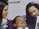 Фотоснимки с Чавесом, окруженным его двумя дочерьми - Розой и Марией, показал в своем микроблоге в Twitter министр связи Венесуэлы Эрнесто Вильегас