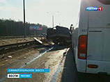 В Подмосковье рейсовый автобус протаранил два автомобиля и сбил дорожных рабочих