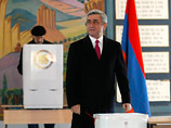 Выборы в Армении: на одном из участков с криком "Нет преступному режиму" избиратель съел бюллетень