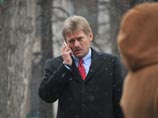 Пресс-секретарь президента Дмитрий Песков заявил, что Кремль розыском людей не занимается, однако обещал проверить информацию. Он отметил, что участников подобных мероприятий проверяет Федеральная служба охраны