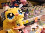 Неплохим подарком люди, занимающиеся интеллектуальным трудом, считают продающиеся в магазинах мягкие игрушки в виде вирусов или бактерий