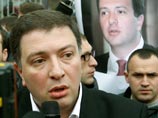 Поддержать его во время допроса в Следственной службе Минфина пришли сотни человек Поддержать его во время допроса в Следственной службе Минфина пришли сотни человек