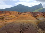 Пляжи Маврикия хранили тайну развития Земли, сообщили ученые, которые после изучения песка с этого острова обнаружили доказательство существования суперконинента Родинии и микроматерика между Индией и Мадагаскаром миллиард лет назад