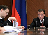 Конкретные поручения есть, и кабинет Дмитрия Медведева публикует на своем сайте регулярные "фронтовые сводки" о результатах своей работы за определенные периоды