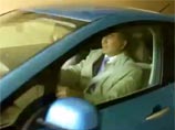 Пресс-служба президента распространила видеозапись того, как в минувшую среду президент проехал в электромобиле от своей администрации до Тбилисского международного аэропорта