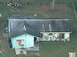 В американском штате Флорида произошло необычное ЧП: в городе Брэндон под домом семьи Бушей образовался 30-метровый провал, в котором вместе с кроватью сгинул 37-летниий Джефф Буш