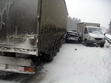 Авария с участием 17 автомобилей произошла в субботу в районе 19 километра дублера Сибирского тракта в Свердловской области