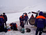 Общая группировка сил и средств, находящаяся у подножия горы Ак-Башыг, где сошла лавина, составляет 86 человек и 12 единиц техники