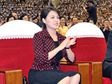 Супруга молодого руководителя КНДР Ким Чен Ына - Ли Соль Чжу - родила девочку в конце прошлого года, сообщает южнокорейская газета Chosun Ilbo со ссылкой на высокопоставленные источники в правительстве страны