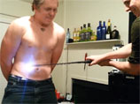 Студент собрал и испытал на себе меч-электрошокер, породив ВИДЕОхит YouTube
