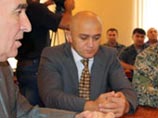 Глава МВД Южной Осетии избил градоначальника Цхинвали из-за грязной канавы на дороге, рассказали свидетели Глава МВД Южной Осетии избил градоначальника Цхинвали из-за грязной канавы на дороге, рассказали свидетели