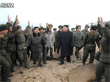 Ким напутствовал бойцов быть готовыми "уничтожить врага" в любое время и подтвердил так называемые "вражеские цели" на пяти островах к западу от полуострова
