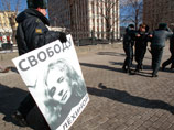 В Москве Женский день отметили пикетом в поддержку Pussy Riot: есть задержанные