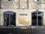 Массовое пищевое отравление произошло в копенгагенском ресторане Noma, который три года подряд - с 2010 по 2012 - провозглашался экспертами лучшим в мире и обладает двумя звездами в знаменитом гастрономическом гиде Michelin