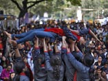 Преступление, произошедшее 16 декабря, привело к массовым протестам в Индии. Группа мужчин в автобусе изнасиловала 23-летнюю Джоти Сингх, когда она возвращалась из кино вместе со своим другом. Преступники после надругательства выбросили пару из автобуса