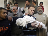 В воскресенье, 10 марта, агентство ООН по делам беженцев признало, что на фотографиях из сектора Газа был запечатлен отец c телом младенца, убитого в результате разрыва ракеты, выпущенной боевиками "Хамаса", а не израильскими военными