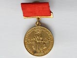 За дизайн Лахман получил на ВДНХ бронзовую медаль, к которой полагалось 50 рублей. По его словам, деньги выдали сразу, а вот сама награда нашла его уже спустя десять лет в Америке