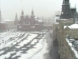 Начавшийся в ночь на среду снегопад в Москве, о котором предупреждали метеорологи, прекратится во второй половине дня, но ненадолго
