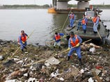 "Свиное половодье": в реке около Шанхая продолжают вылавливать мертвых свиней - уже почти 6 тысяч "Свиное половодье": в реке около Шанхая продолжают вылавливать мертвых свиней - уже почти 6 тысяч