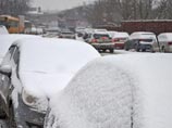 Рекордный снегопад пришел в Москву, угрожая и автомобилистам, и пешеходам Рекордный снегопад пришел в Москву, угрожая и автомобилистам, и пешеходам