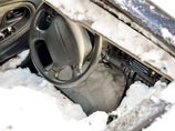 Кровля ангара снова обрушилась на севере Москвы под тяжестью снега, пострадали только машины Кровля ангара снова обрушилась на севере Москвы под тяжестью снега, пострадали только машины