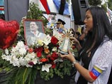 Десять дней до этого длился траур по умершему вождю боливарианской революции, открытый гроб стоял в зале, поток людей, желающих попрощаться с Чавесом, не иссякал все это время