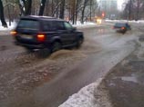 Москву от рекордного количества снега расчищают 14 тысяч единиц техники
