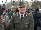 В центре Риги шествие ветеранов "Ваффен СС" встречают антифашисты